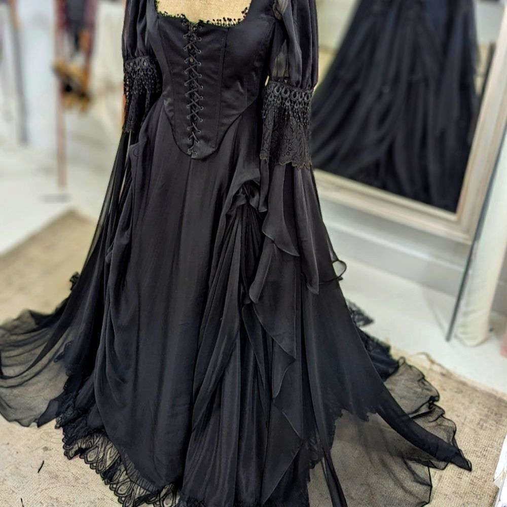 Custom Corset Wedding Gown - Picture 9 of 10